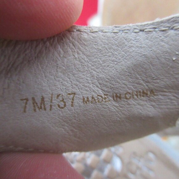 Vince Camuto Esten Heeled Sandal Women Size 7 White Cut Out Heeled Leather 450 - Picture 6 of 9